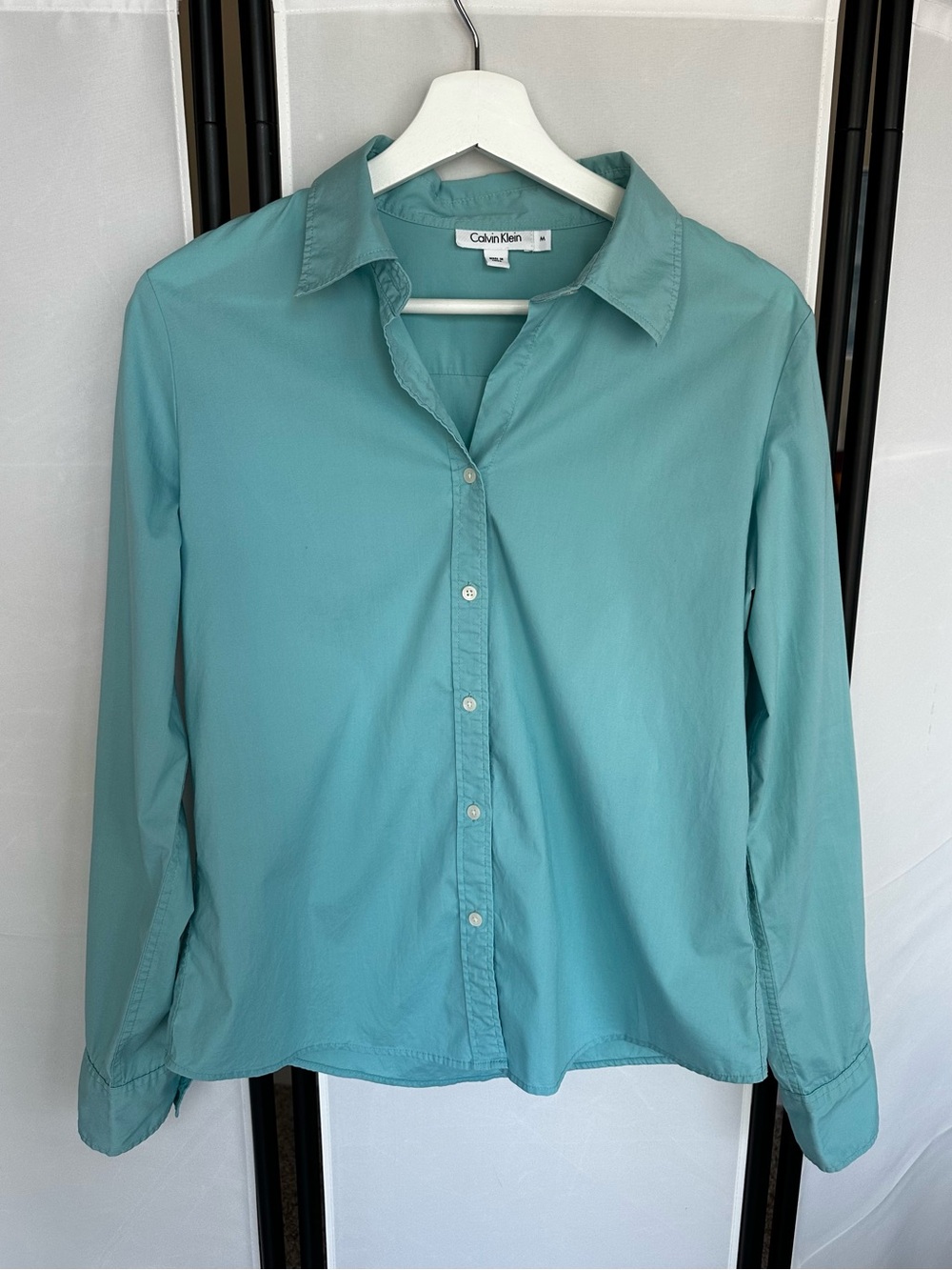 Calvin Klein wonen’s Teal Button-Down Shirt — Soft Aqua size M
